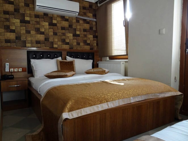 Çift Kişilik Yatak — 210 No'lu Deniz Manzaralı Oda